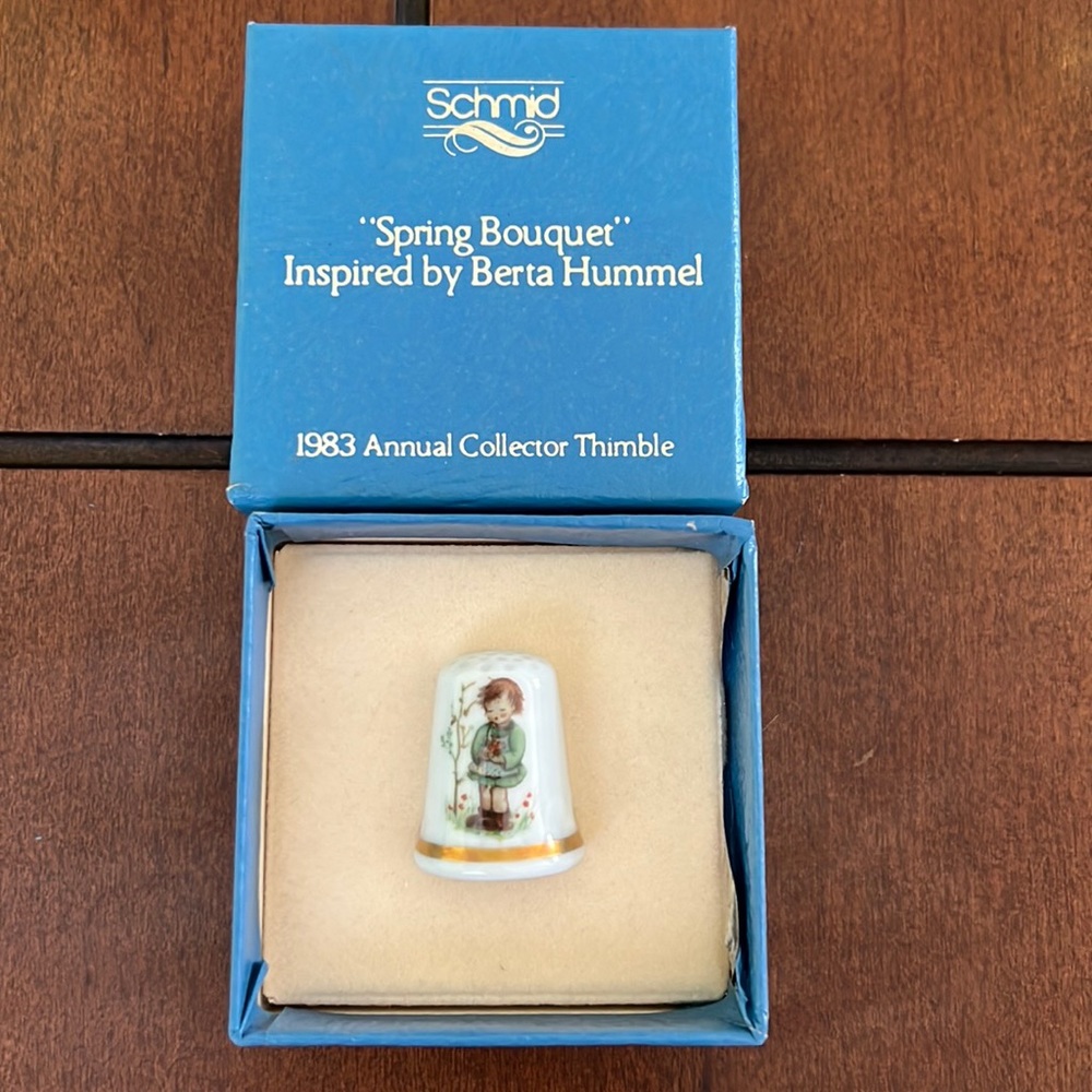 Vintage Schmid “Spring Bouquet” Thimble